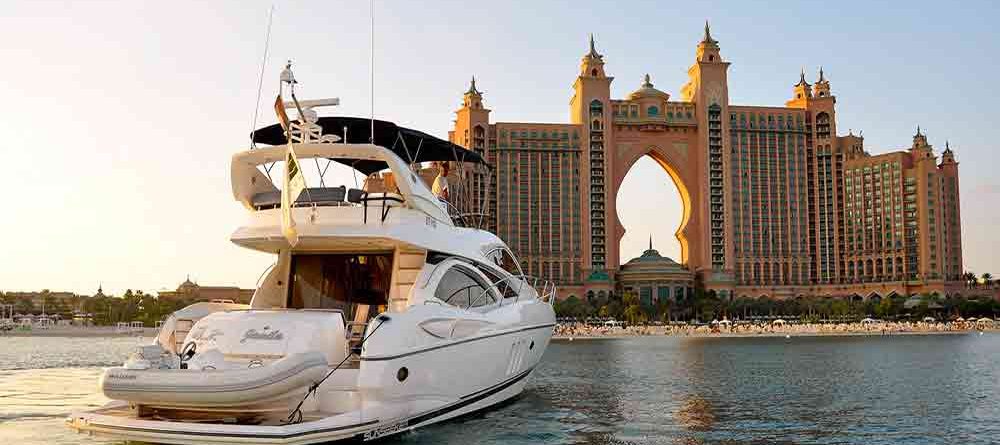 Yacht ride Dubai
