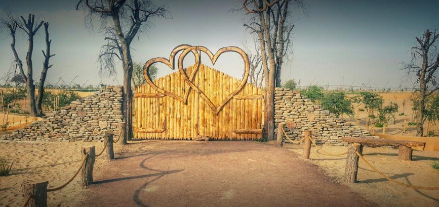 Love lake Dubai Entrance gate