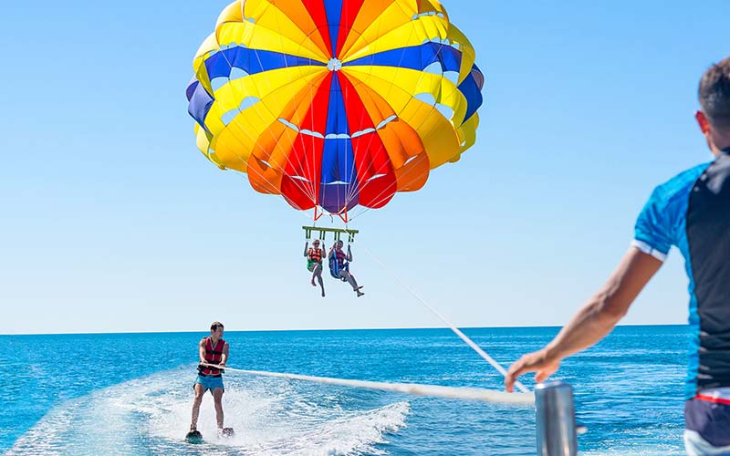 Parasailing in Dubai